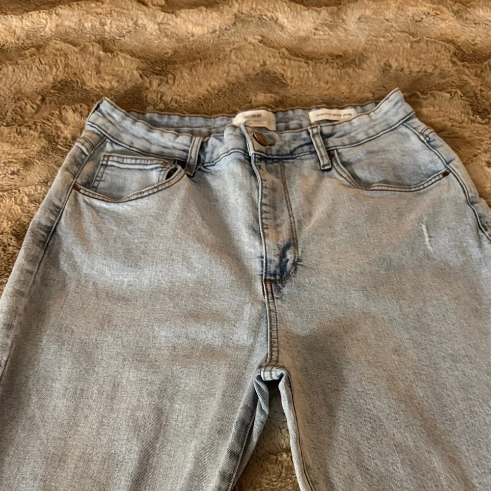Cotton On Stretch Mom Jeans – Light Wash, Size 12 - Picture 2 of 13
